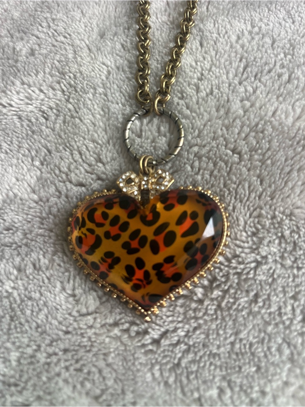 Vintage Betsey Johnson Heart Pendant Necklace in Leopard Amber with Gold Trim
